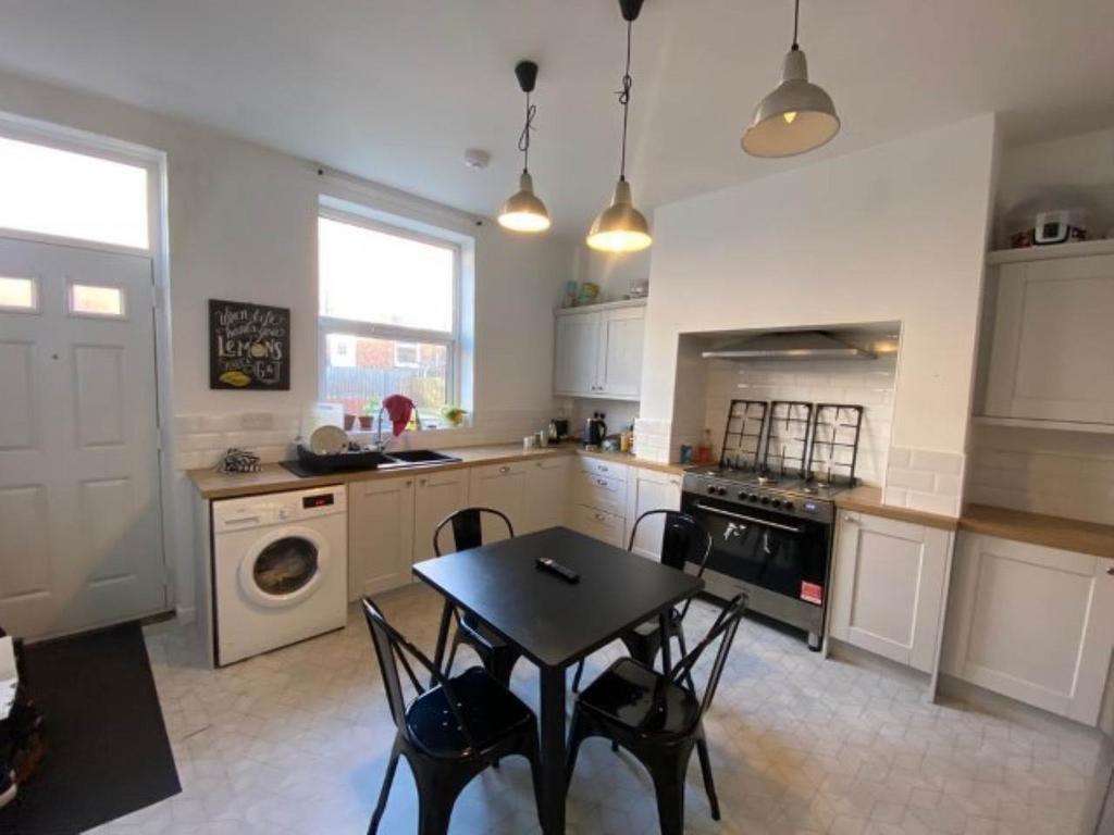 Kitchen (2)