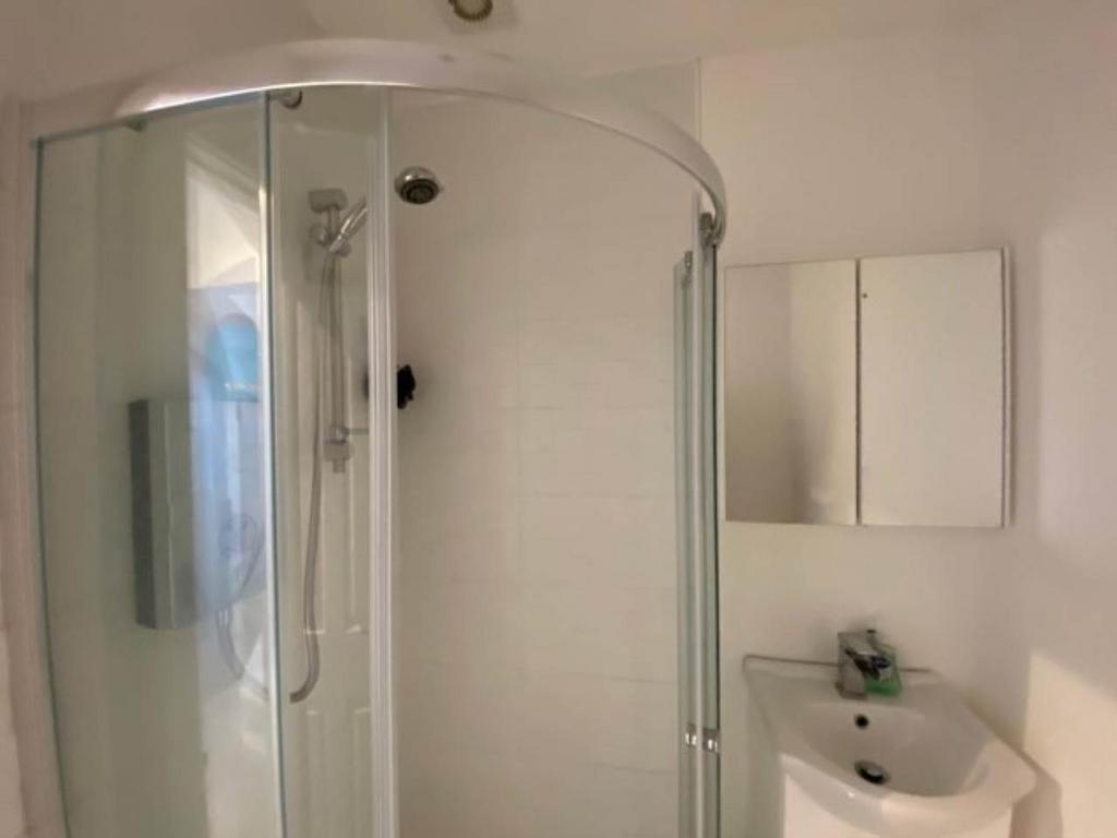 Bed 4 ensuite
