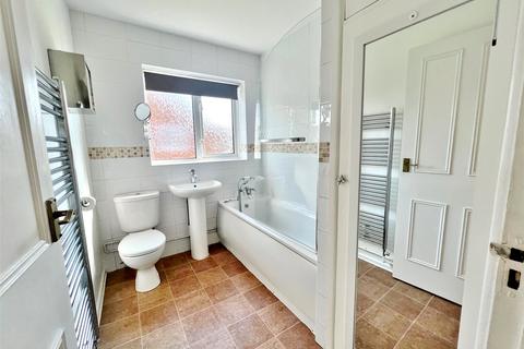 2 bedroom flat to rent, Braemar Way, West Sussex PO21