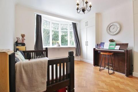 undefined, Woodlands Road, Isleworth, TW7
