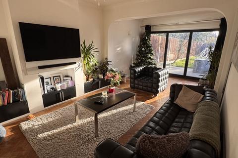 undefined, Woodlands Road, Isleworth, TW7