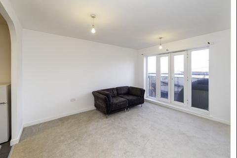 2 bedroom flat for sale, Aspects Court, Slough, SL1