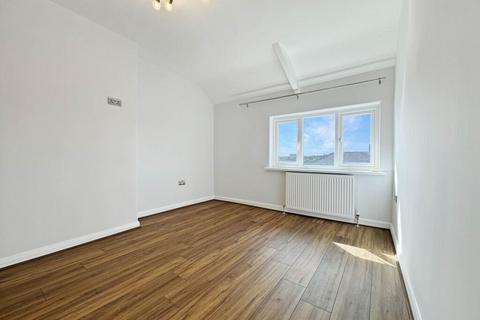 3 bedroom detached house to rent, Ashcroft Rise CR5
