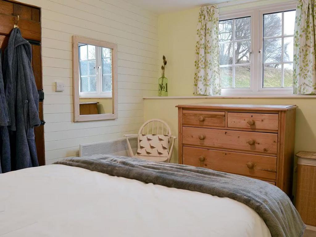 Bedroom window.jpg