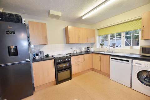 2 bedroom end of terrace house for sale, Cheshire Close, Stamford