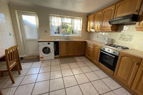 3 bedroom terraced house to rent, Lymington Road, Dagenham RM8