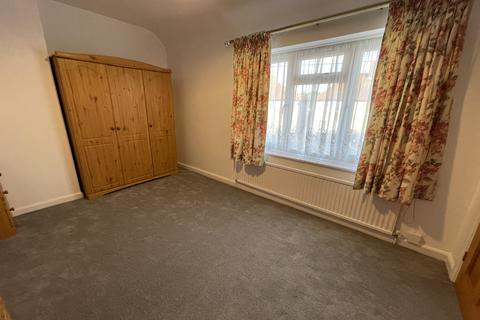 3 bedroom terraced house to rent, Lymington Road, Dagenham RM8