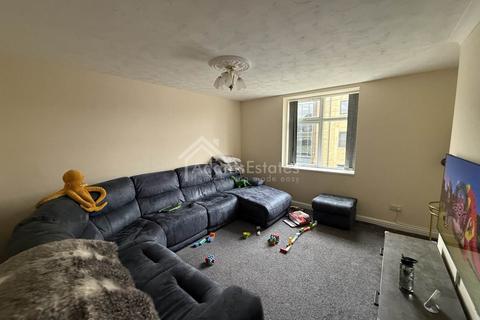 3 bedroom semi-detached house to rent, South Street, Dewsbury