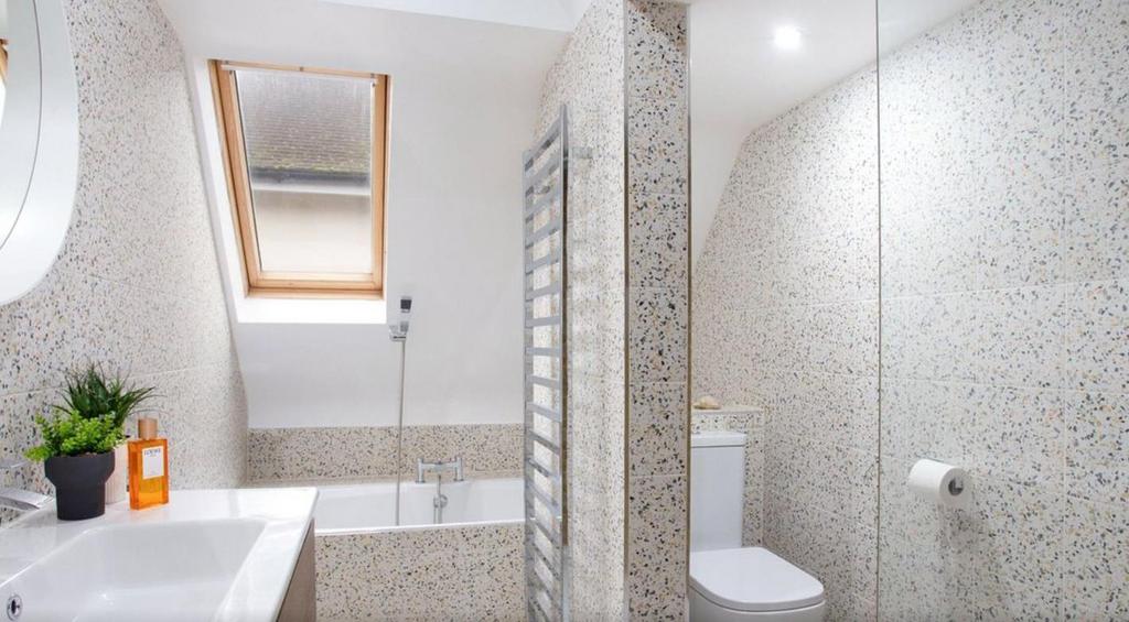 4 Family bathroom.png