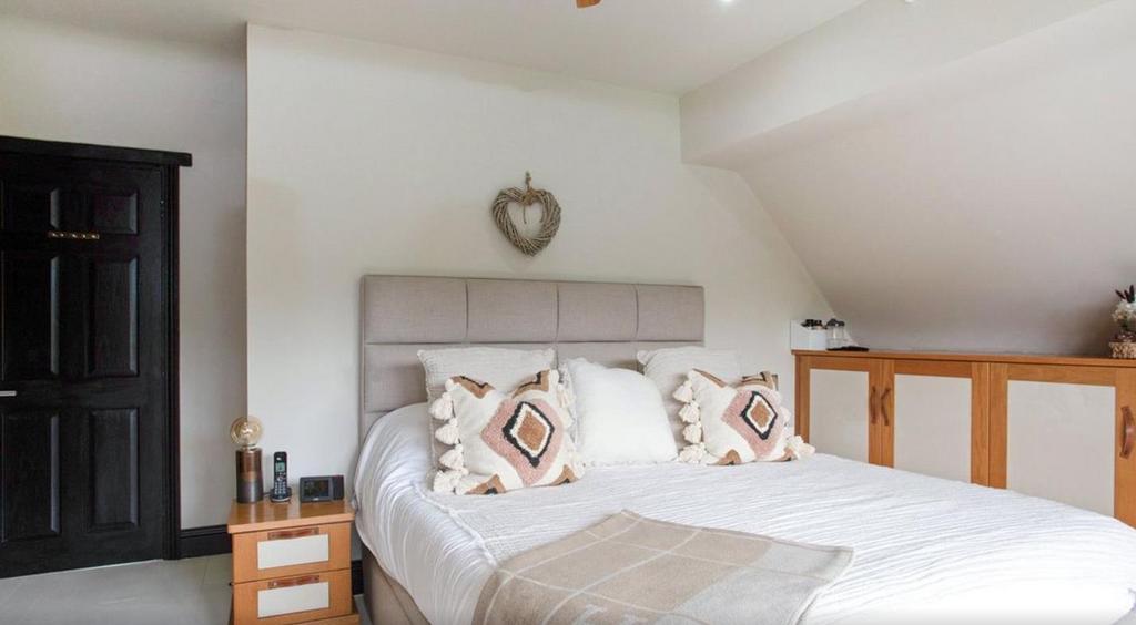 17 Bedroom 1.png