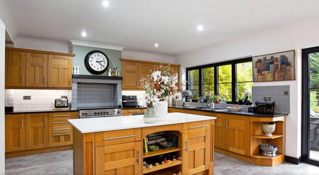 2 Kitchen 2.png