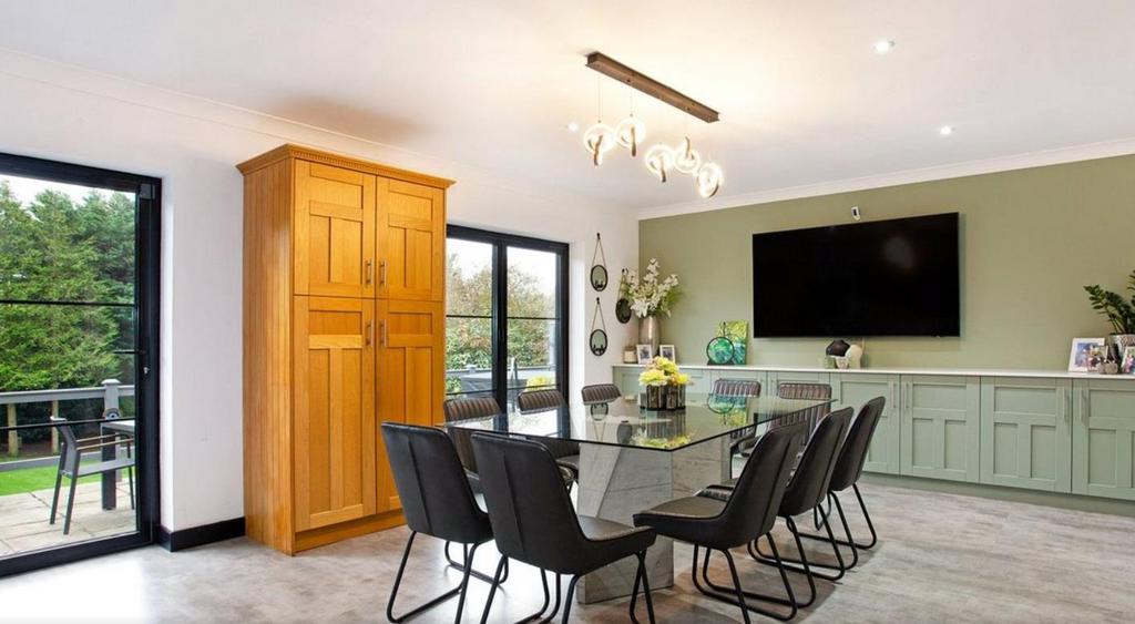 13 Dining area 2.png