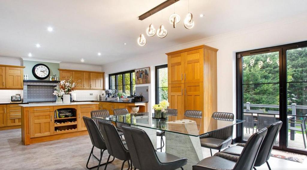 3 Kitchen.png