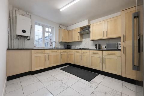 3 bedroom semi-detached house to rent, 3 Bedroom House To Let - HP12