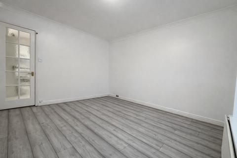 3 bedroom semi-detached house to rent, 3 Bedroom House To Let - HP12
