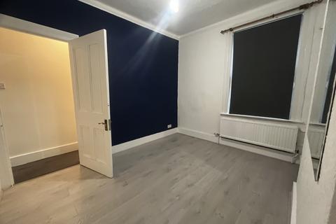 1 bedroom flat to rent, Colless Road, London N15