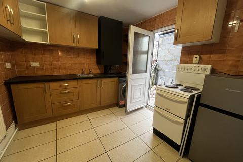 1 bedroom flat to rent, Colless Road, London N15