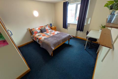 1 bedroom in a house share to rent, Russell Road, Nottingham NG7