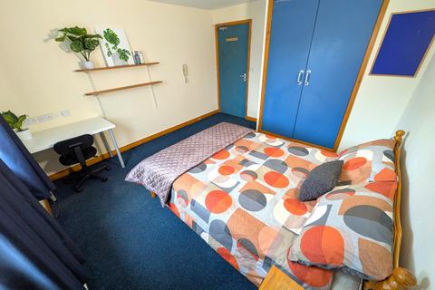 1 bedroom in a house share to rent, Russell Road, Nottingham NG7