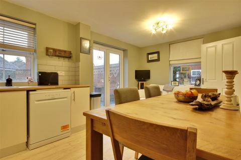 3 bedroom detached house for sale, Fairview Close, Beverley