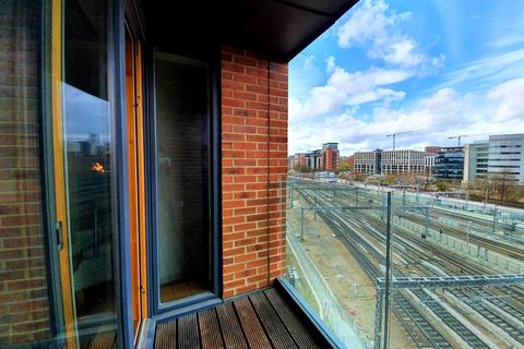 2 bedroom apartment to rent, Wharf Approach, Leeds LS1