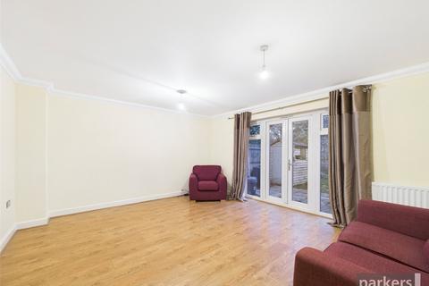 3 bedroom end of terrace house to rent, Mays Close, Reading RG6