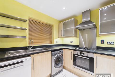 3 bedroom end of terrace house to rent, Mays Close, Reading RG6