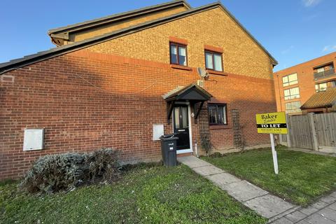 2 bedroom ground floor maisonette to rent, New North Road, Ilford IG6