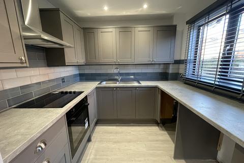 2 bedroom ground floor maisonette to rent, New North Road, Ilford IG6