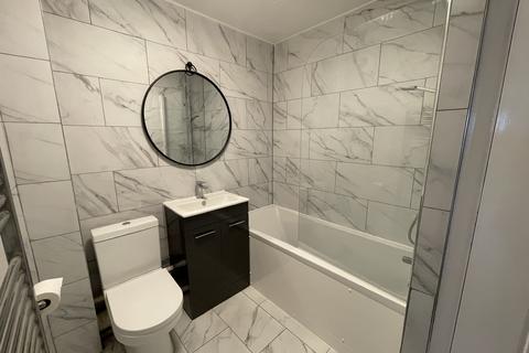2 bedroom ground floor maisonette to rent, New North Road, Ilford IG6