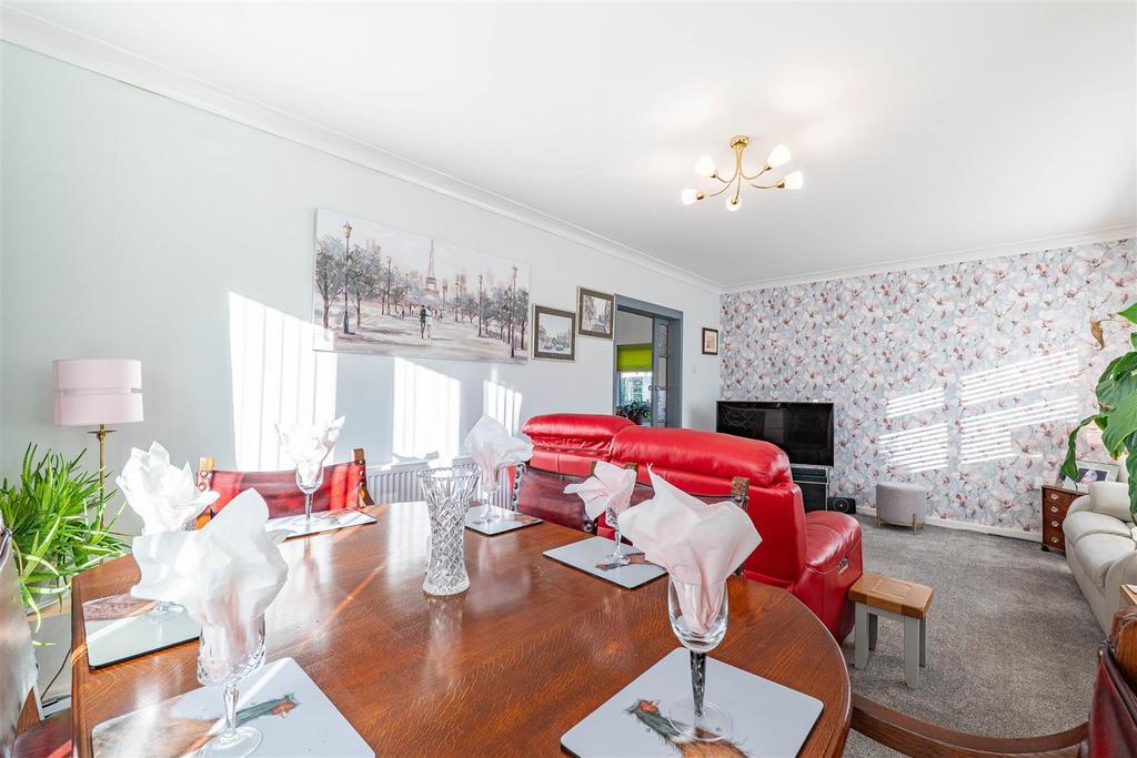 Lounge/Dining Room