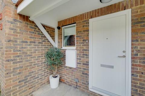 1 bedroom house of multiple occupation to rent, 14 Hospital Way, Hither Green, SE13