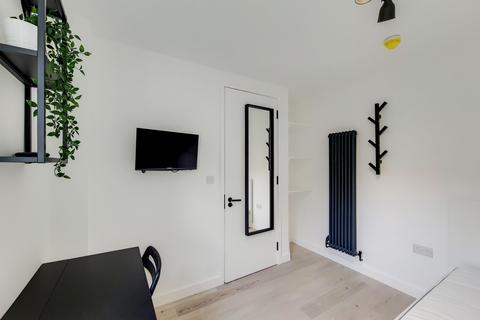 1 bedroom house of multiple occupation to rent, 14 Hospital Way, Hither Green, SE13