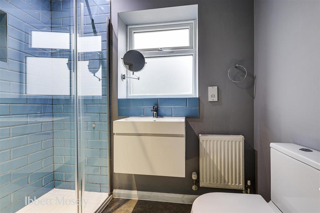 15 Shower Room.jpg