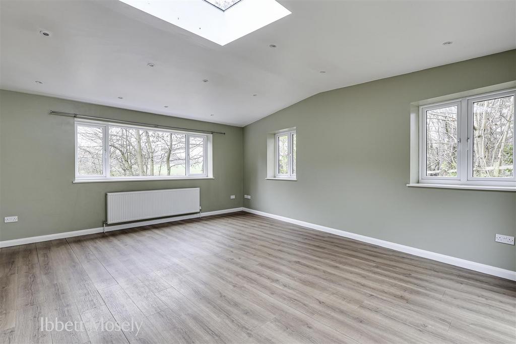 11 Family Room.jpg