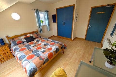 1 bedroom in a house share to rent, Russell Road, Nottingham NG7