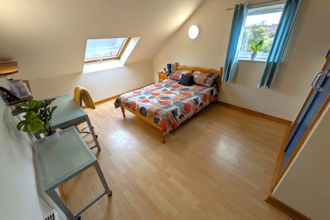 1 bedroom in a house share to rent, Russell Road, Nottingham NG7