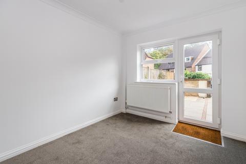 3 bedroom terraced house to rent, Kings Terrace, PO10