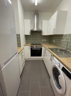 2 bedroom flat to rent, Gledhow Park Avenue, Leeds LS7
