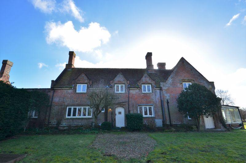3 bedroom semi-detached house to rent