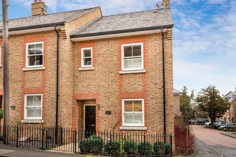 4 bedroom end of terrace house to rent, Manor Street, Berkhamsted HP4