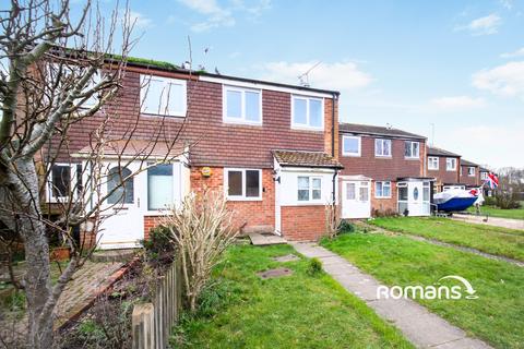 2 bedroom terraced house to rent, Pinewood Park, Farnborough, Hampshire, GU14