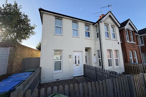 1 bedroom end of terrace house to rent, Shirley