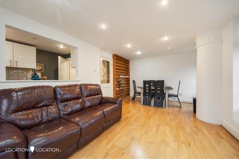 2 bedroom flat for sale, Ark Court, Alkham Road, N16