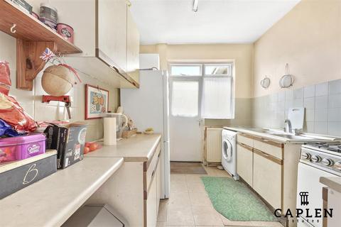 3 bedroom terraced house for sale, Lynton Crescent, Ilford