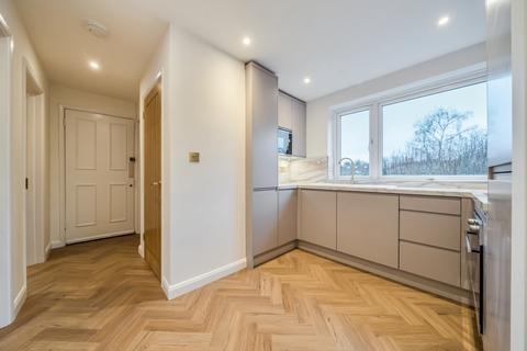 2 bedroom flat to rent, Manor Park London BR7