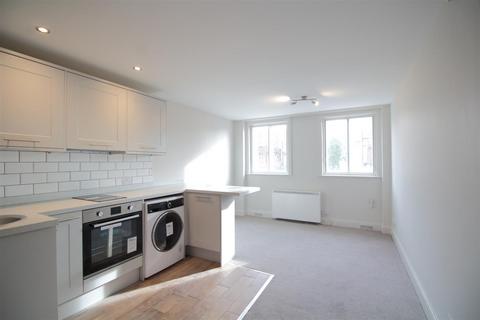 Studio to rent, Granville Court, London SW9