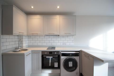 Studio to rent, Granville Court, London SW9