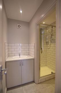 Studio to rent, Granville Court, London SW9