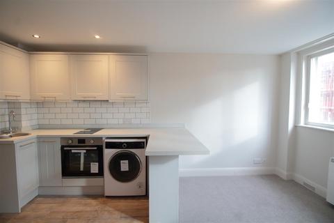 Studio to rent, Granville Court, London SW9